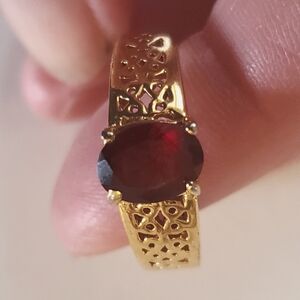 Elegant Vintage Gold and Red Gemstone Ring-size 6
